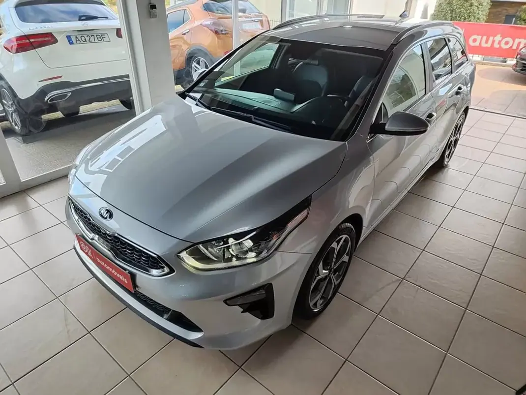 Kia Ceed SW 2019 - 18250 EUR, 70500 km - AUTO.MOTO.pt - 70500km - foto 6 de 35