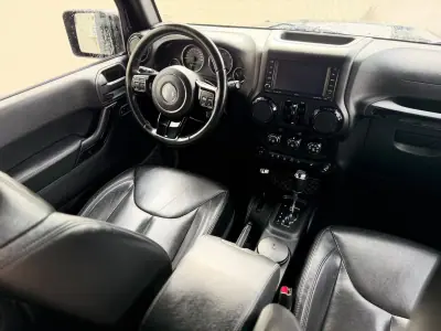 Jeep Wrangler Unlimited 2016 - 48000 EUR, 158000 km - AUTO.MOTO.pt - 158000km - foto 9 de 14