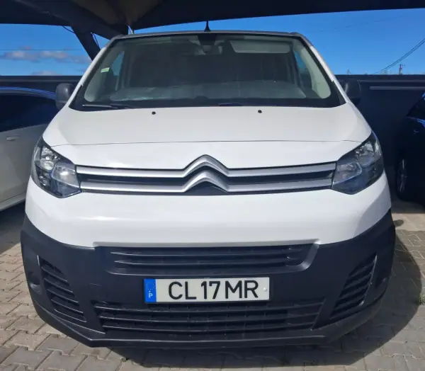 Citroën Jumpy blue hdi 2019 Diesel — 160 000 km · Faro Citroën Jumpy blue hdi 2019 Diesel
