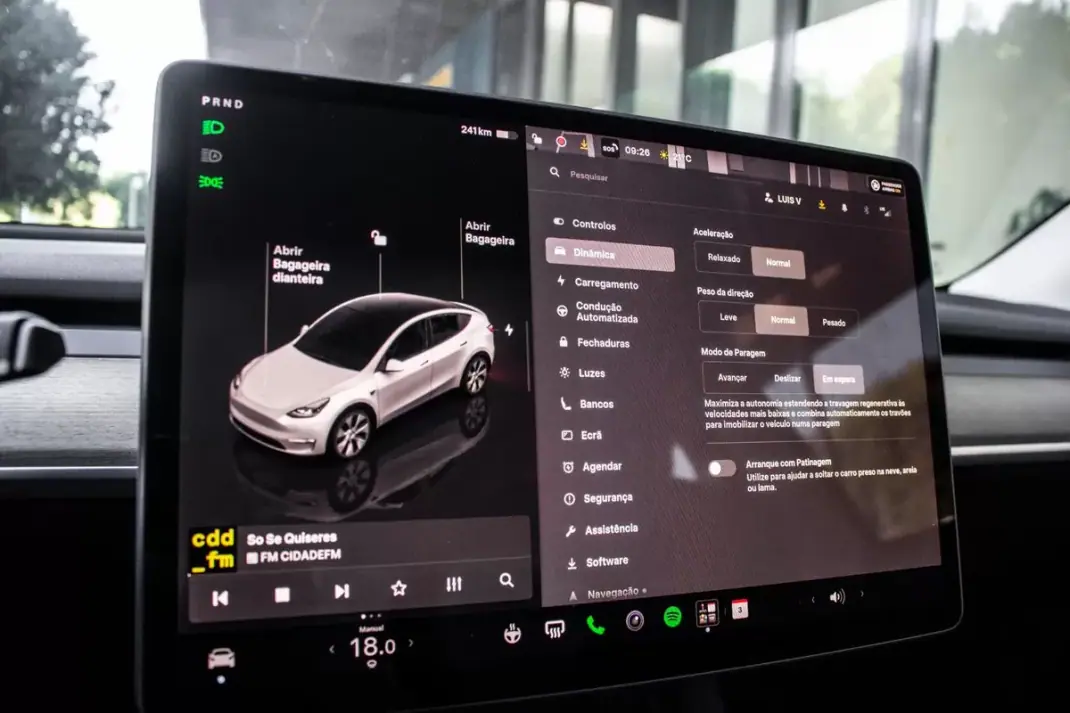 Tesla Model Y 2023 - 37900 EUR, 74250 km - 74250km - foto 36 de 40