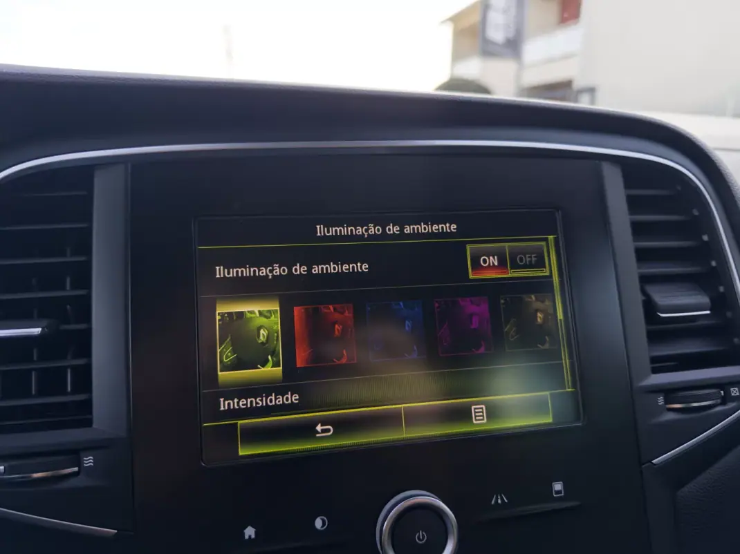 Renault Mégane Sport Tourer 2016 - 13990 EUR, 163000 km - AUTO.MOTO.pt - 163000km - foto 37 de 47