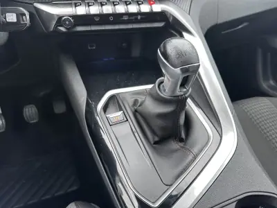 Peugeot 5008 2018 - 14900 EUR, 140000 km - AUTO.MOTO.pt - 140000km - foto 48 de 52