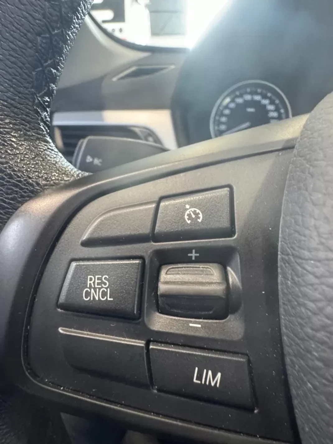 BMW X1 2021 - 26490 EUR, 92857 km - AUTO.MOTO.pt - 92857km - foto 11 de 19