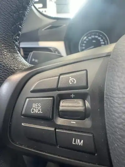 BMW X1 2021 - 26490 EUR, 92857 km - AUTO.MOTO.pt - 92857km - foto 11 de 19