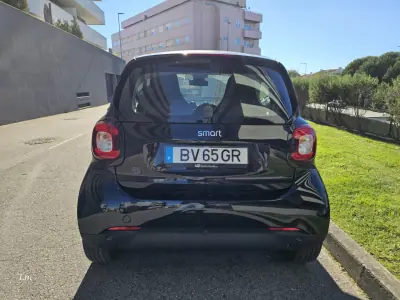 Smart Fortwo Cabrio 2021 - 12750 EUR, 42000 km - AUTO.MOTO.pt - 42000km - foto 5 de 10
