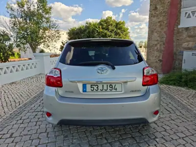 Toyota Auris 2010 — foto 5 de 20