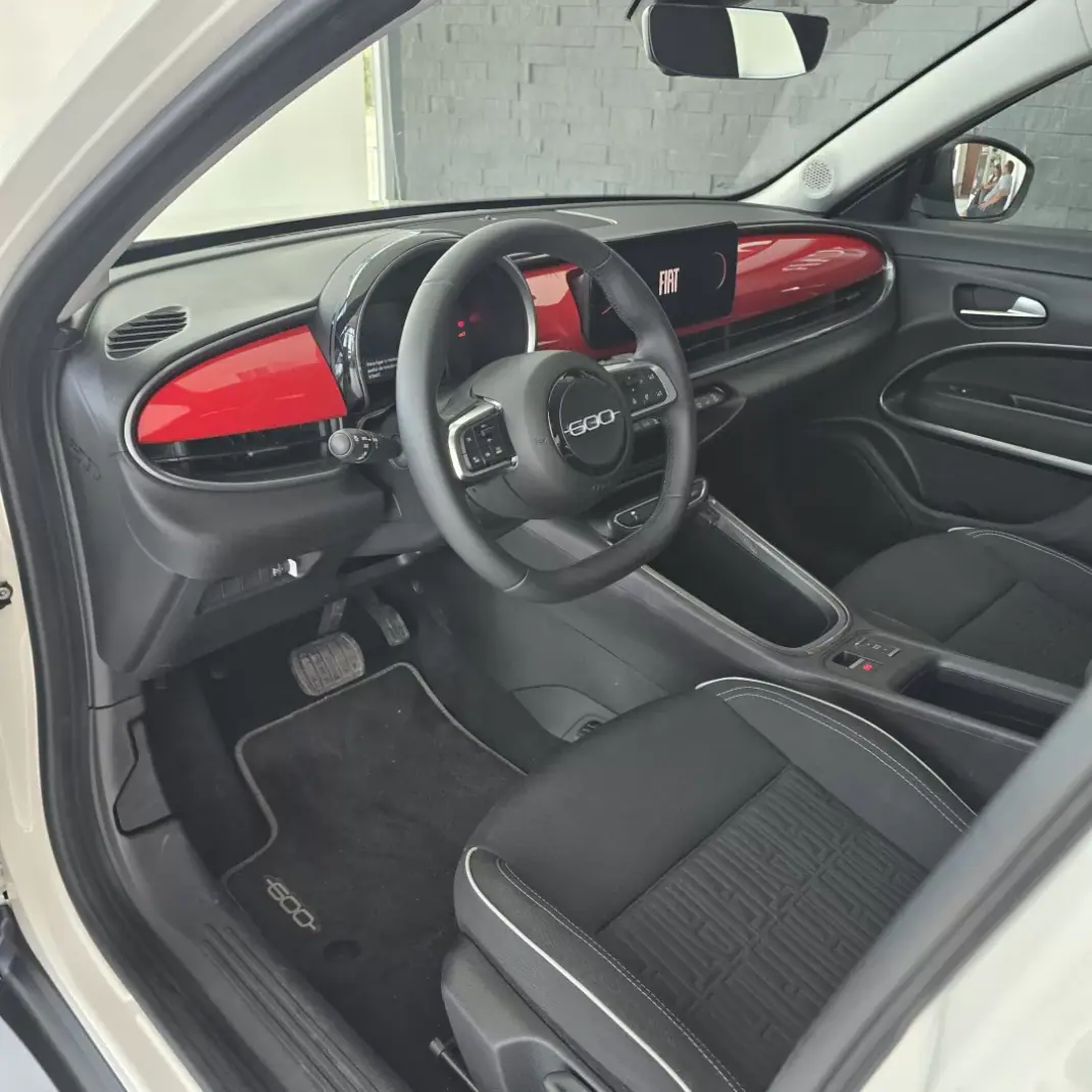 Fiat 600e 2025 - 24950 EUR, 14353 km - 14353km - foto 17 de 30