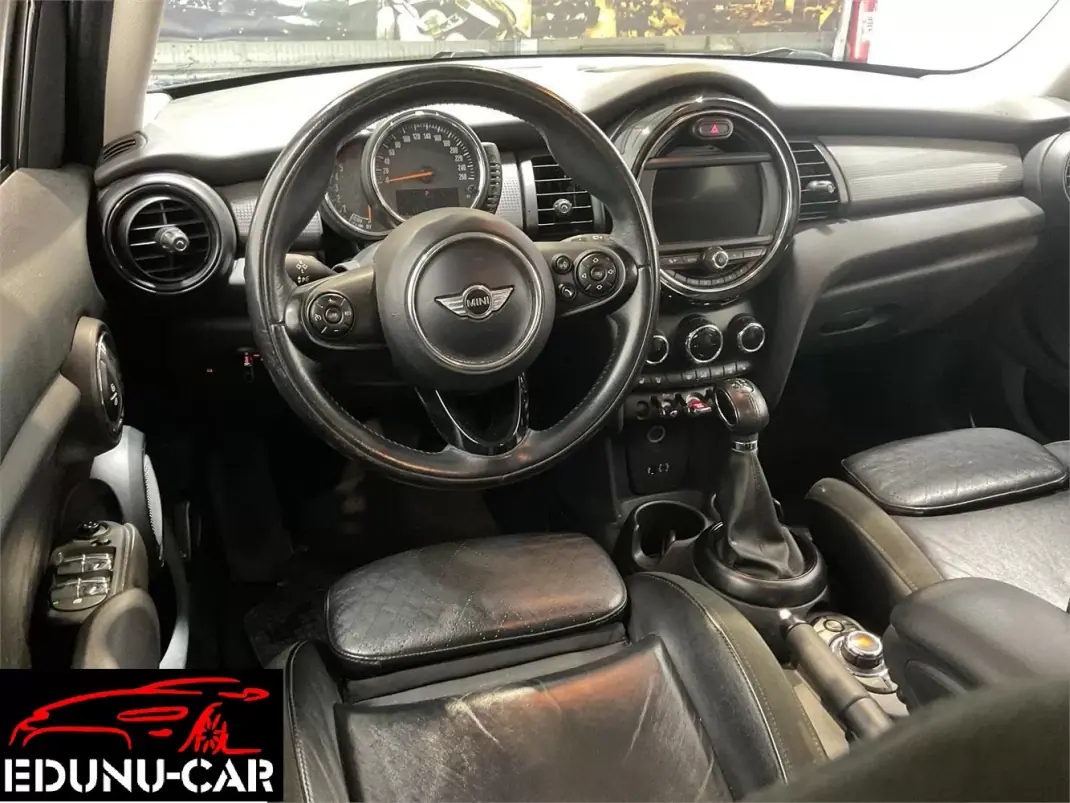 MINI 5 Portas 2015 - 12950 EUR, 229000 km - AUTO.MOTO.pt - 229000km - foto 11 de 15