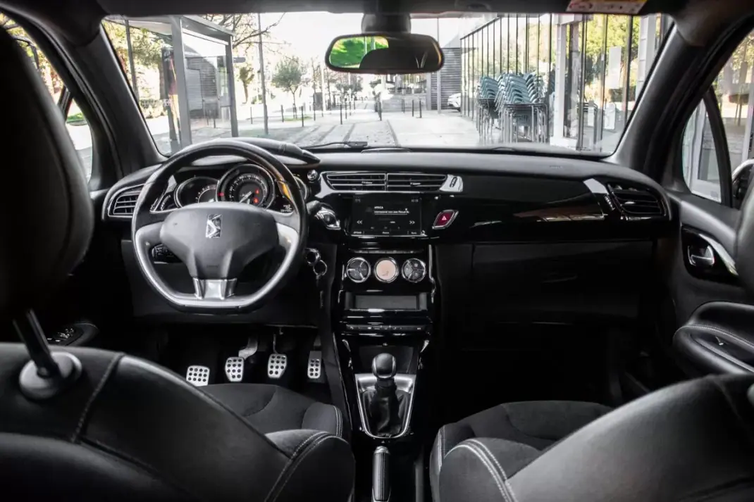 DS DS3 2017 - 11900 EUR, 94499 km - AUTO.MOTO.pt - 94499km - foto 30 de 36