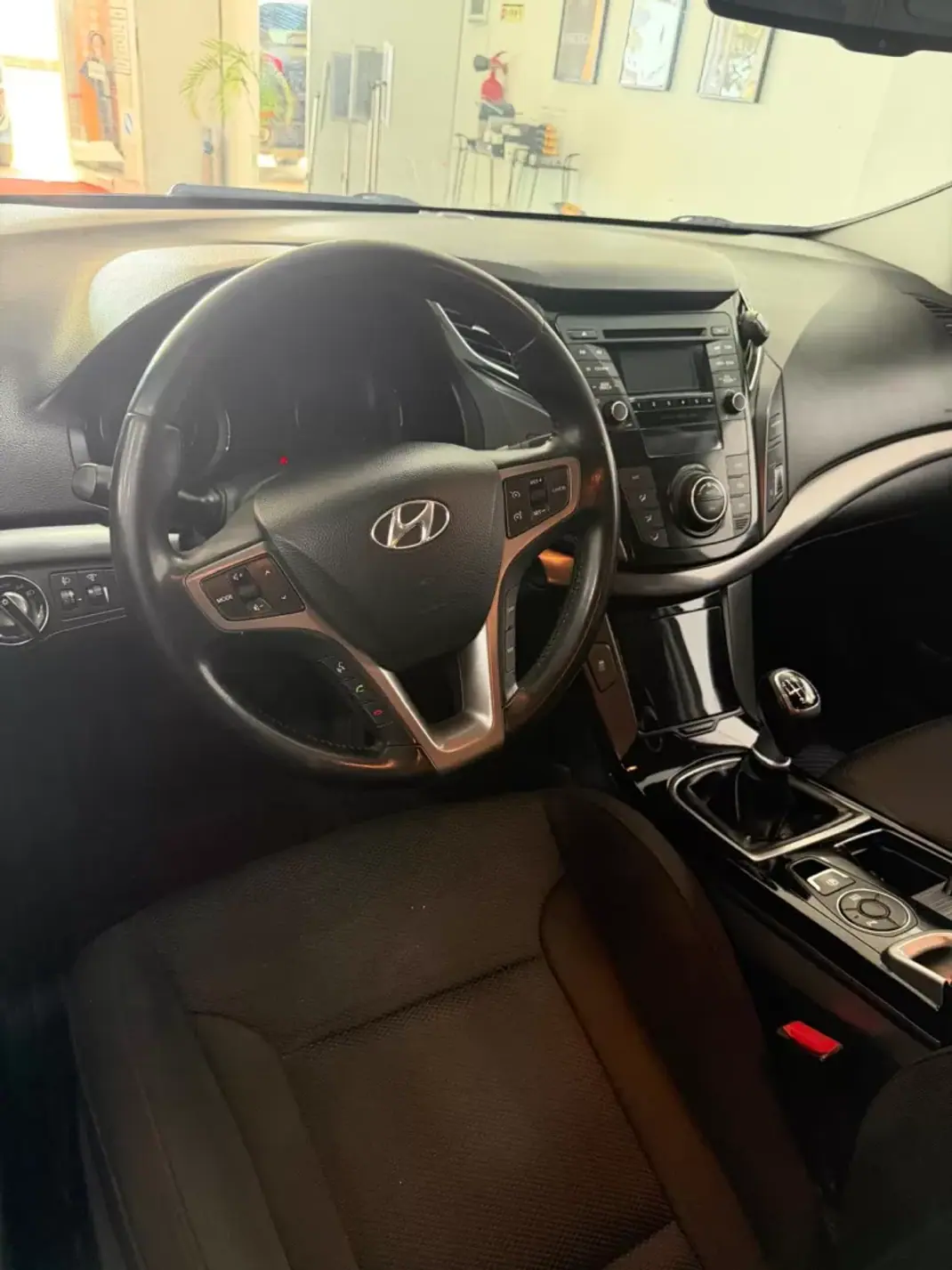 Hyundai i40 SW 2012 - 11000 EUR, 230000 km - AUTO.MOTO.pt - 230000km - foto 15 de 15
