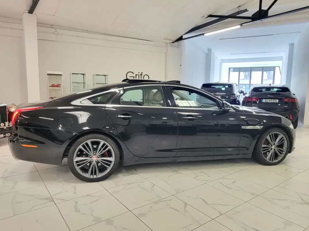 Jaguar XJ 2012 - 19950 EUR, 255600 km - AUTO.MOTO.pt - 255600km - foto 5 de 33