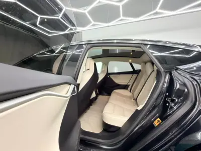 Tesla Model S 2018 - 23500 EUR, 183000 km - AUTO.MOTO.pt - 183000km - foto 8 de 21