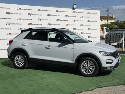 Volkswagen T-Roc 2018 - 16990 EUR, 108000 km - AUTO.MOTO.pt - 108000km - foto 6 de 11
