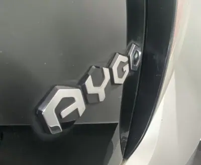 Toyota Aygo 2015 - 9850 EUR, 116267 km - AUTO.MOTO.pt - 116267km - foto 8 de 34