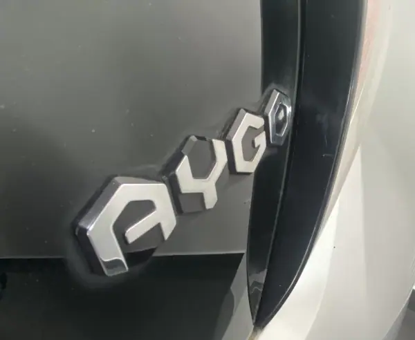 Toyota Aygo 2015 - 9850 EUR, 116267 km - AUTO.MOTO.pt - 116267km - foto 8 de 34