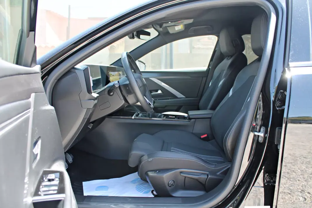 Opel Astra Sports Tourer 2025 - 22330 EUR, 33984 km - 33984km - foto 9 de 19