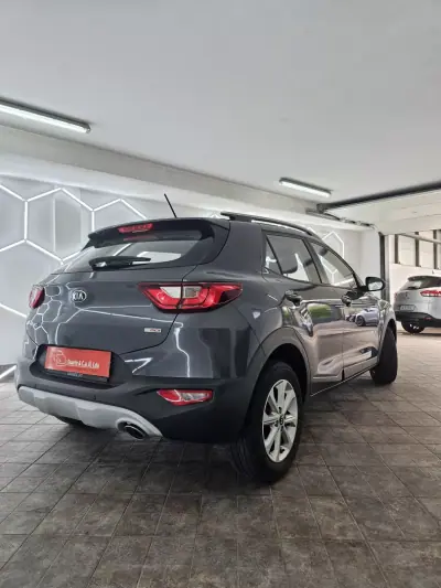 Kia Stonic 2019 - 12500 EUR, 117953 km - AUTO.MOTO.pt - 117953km - foto 11 de 23
