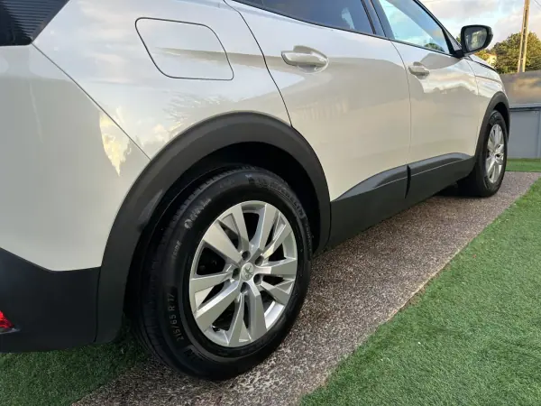 Peugeot 3008 2019 - 13900 EUR, 190000 km - AUTO.MOTO.pt - 190000km - foto 22 de 59