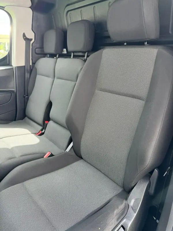 Citroën 1.5 BlueHDi M Control 2021 - 14750 EUR, 118730 km - AUTO.MOTO.pt - 118730km - foto 9 de 20