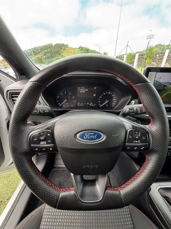 Ford Focus 2024 - 22490 EUR, 35103 km - AUTO.MOTO.pt - 35103km - foto 10 de 14