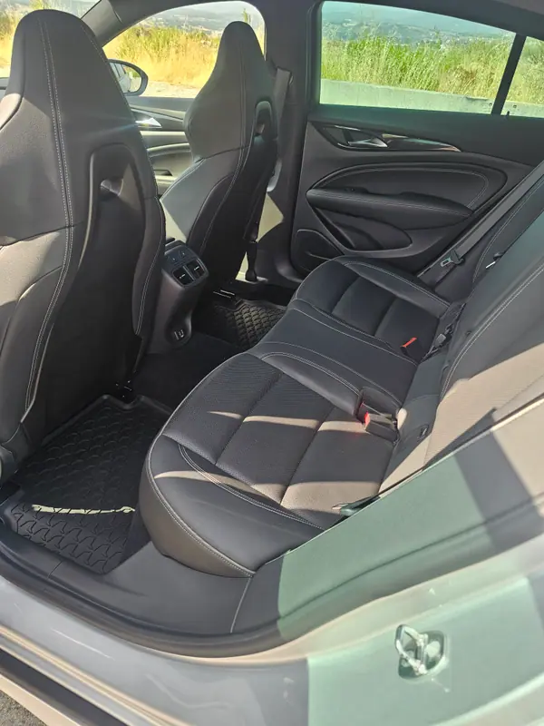 Opel Insignia Grand Sport 2018 - 29850 EUR, 86000 km - AUTO.MOTO.pt - 86000km - foto 9 de 15