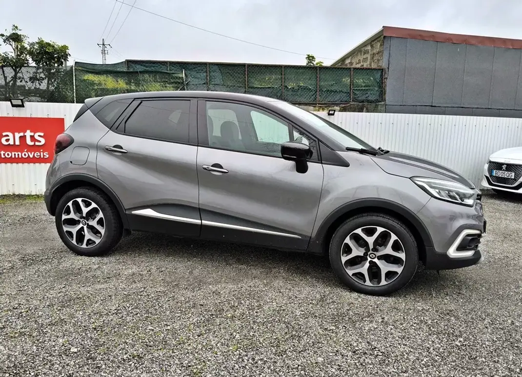 Renault Captur 2019 - 16900 EUR, 55740 km - AUTO.MOTO.pt - 55740km - foto 8 de 26