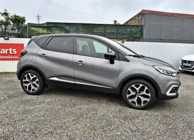 Renault Captur 2019 - 16900 EUR, 55740 km - AUTO.MOTO.pt - 55740km - foto 8 de 26