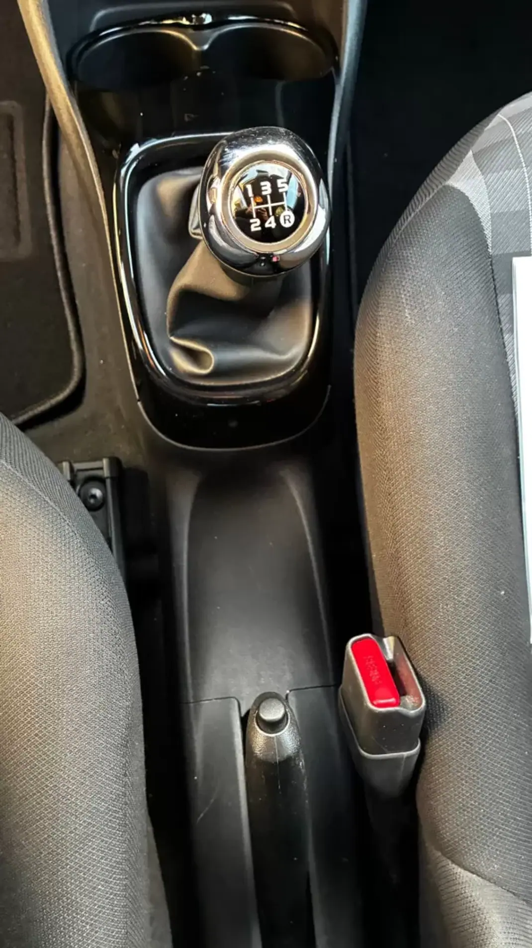 Peugeot 108 2019 - 11750 EUR, 88467 km - AUTO.MOTO.pt - 88467km - foto 12 de 20