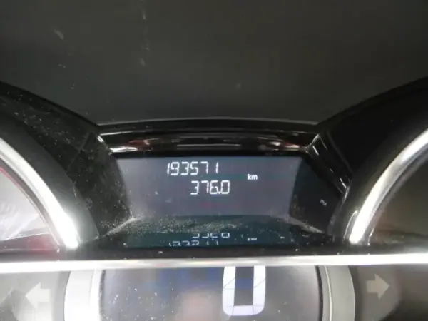Renault Clio Sport Tourer 2019 - 10600 EUR, 193571 km - AUTO.MOTO.pt - 193571km - foto 17 de 29