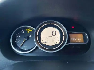 Renault Mégane 1.5 DCI III Hatchback 2013 - 4950 EUR, 317737 km - AUTO.MOTO.pt - 317737km - foto 36 de 50