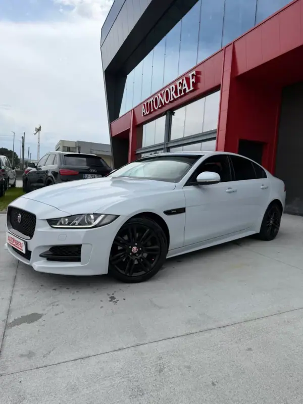 Jaguar XE 2018 - 17000 EUR, 273353 km - AUTO.MOTO.pt - 273353km - foto 2 de 20