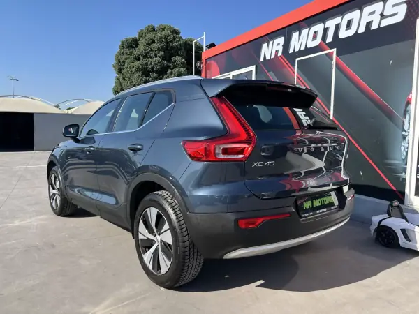 Volvo XC 40 2022 - 27947 EUR, 57500 km - AUTO.MOTO.pt - 57500km - foto 6 de 20