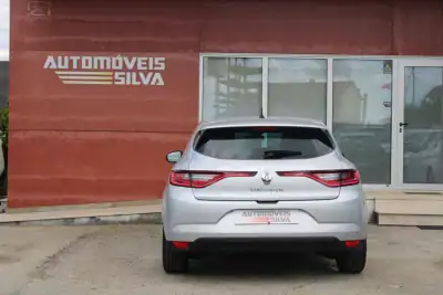 Renault Mégane 2020 - 13990 EUR, 180000 km - AUTO.MOTO.pt - 180000km - foto 9 de 29