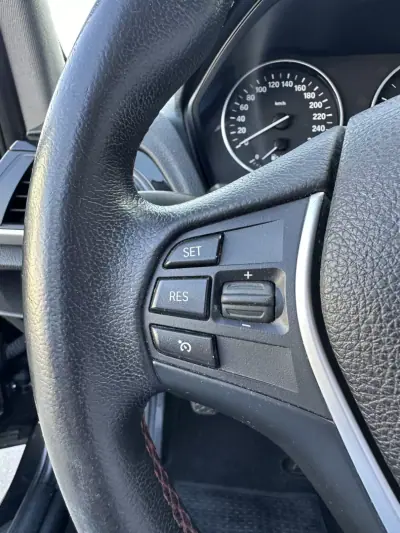 BMW 116 2016 - 12900 EUR, 220000 km - AUTO.MOTO.pt - 220000km - foto 34 de 53