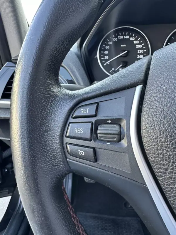 BMW 116 2016 - 12900 EUR, 220000 km - AUTO.MOTO.pt - 220000km - foto 34 de 53