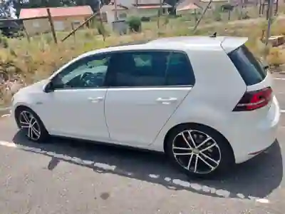 Volkswagen Golf 2013 - 14000 EUR, 212600 km - AUTO.MOTO.pt - 212600km - foto 1 de 9