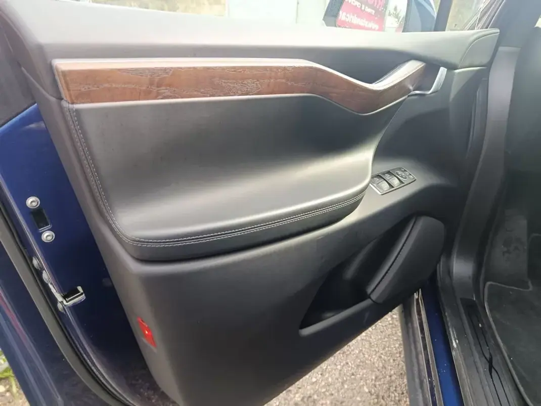 Tesla Model X 2020 - 45500 EUR, 85990 km - AUTO.MOTO.pt - 85990km - foto 9 de 38