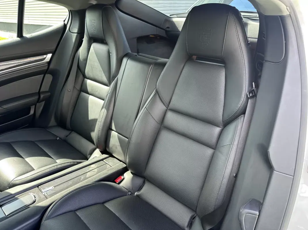 Porsche Panamera 2015 - 35000 EUR, 159000 km - AUTO.MOTO.pt - 159000km - foto 38 de 67