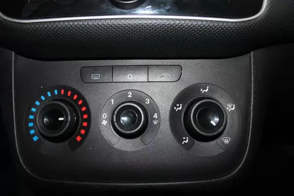 Fiat Punto 2016 - 7000 EUR, 118505 km - 118505km - foto 9 de 12
