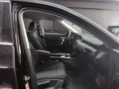 Audi e-tron 2020 - 25900 EUR, 87000 km - AUTO.MOTO.pt - 87000km - foto 14 de 17