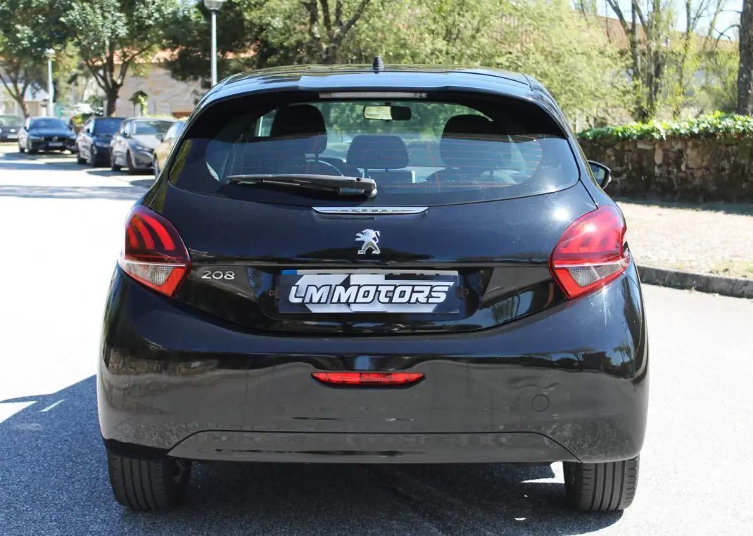 Peugeot 208 2018 - 9990 EUR, 109000 km - AUTO.MOTO.pt - 109000km - foto 8 de 27