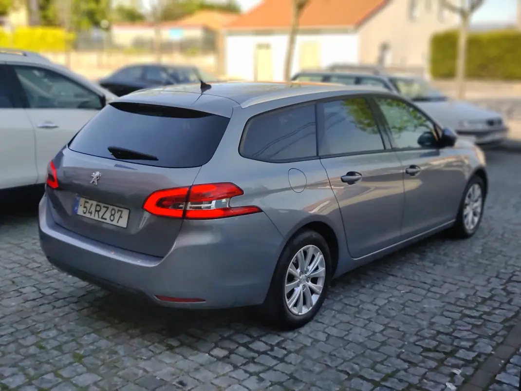 Peugeot 308 2016 - 8750 EUR, 171999 km - AUTO.MOTO.pt - 171999km - foto 9 de 15