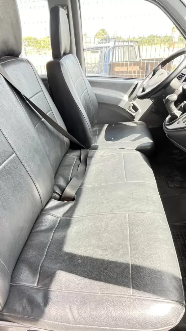 Mercedes-Benz Vito 2000 - 3900 EUR, 121000 km - AUTO.MOTO.pt - 121000km - foto 7 de 10