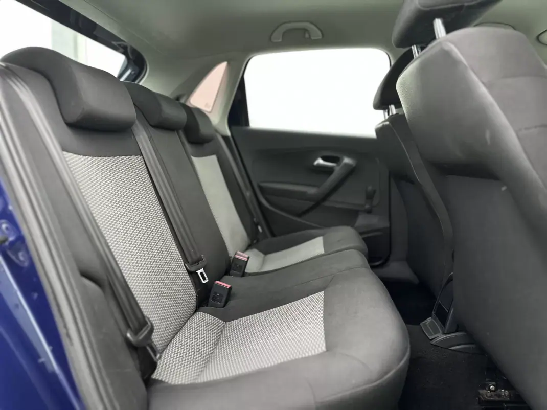 Volkswagen Polo 2010 - 7490 EUR, 151000 km - AUTO.MOTO.pt - 151000km - foto 15 de 30