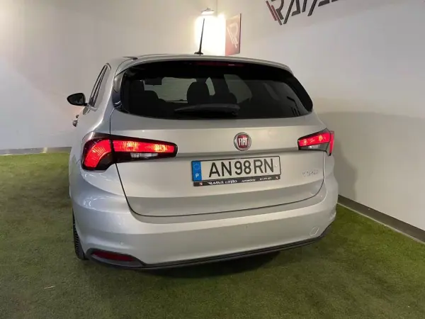 Fiat Tipo Station Wagon 2022 - 12750 EUR, 71000 km - AUTO.MOTO.pt - 71000km - foto 4 de 28