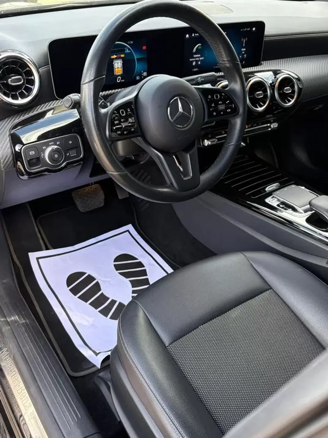 Mercedes-Benz CLA 180 2019 - 24100 EUR, 93500 km - AUTO.MOTO.pt - 93500km - foto 14 de 21
