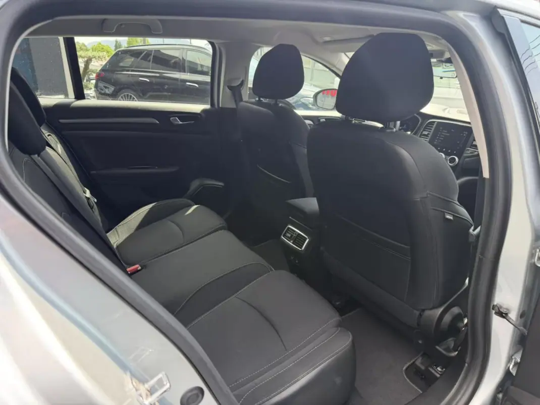 Renault Mégane Sport Tourer 2020 - 10900 EUR, 265000 km - AUTO.MOTO.pt - 265000km - foto 9 de 9