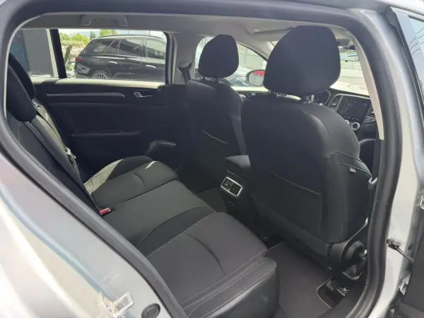 Renault Mégane Sport Tourer 2020 - 10900 EUR, 265000 km - AUTO.MOTO.pt - 265000km - foto 9 de 9