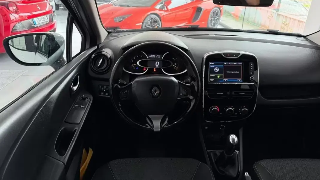 Renault Clio 2015 - 9990 EUR, 83183 km - AUTO.MOTO.pt - 83183km - foto 18 de 19