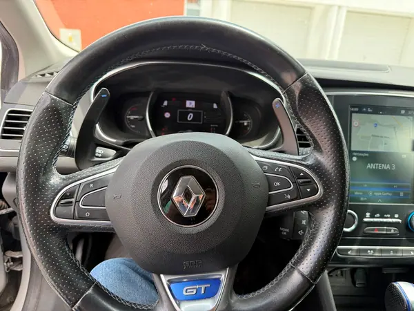 Renault Mégane 2018 - 12500 EUR, 232000 km - AUTO.MOTO.pt - 232000km - foto 15 de 15